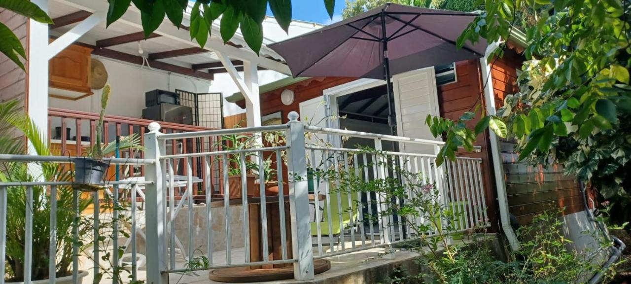 Gite Mamour - Charmant Petit Bungalow A Decouvrir Baillif المظهر الخارجي الصورة